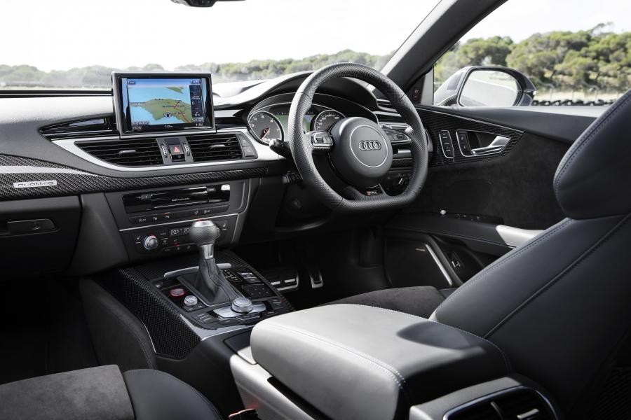 Торпедо Audi RS7 Sportback Performance 2016 года  (AU) (фото 10 из 12)